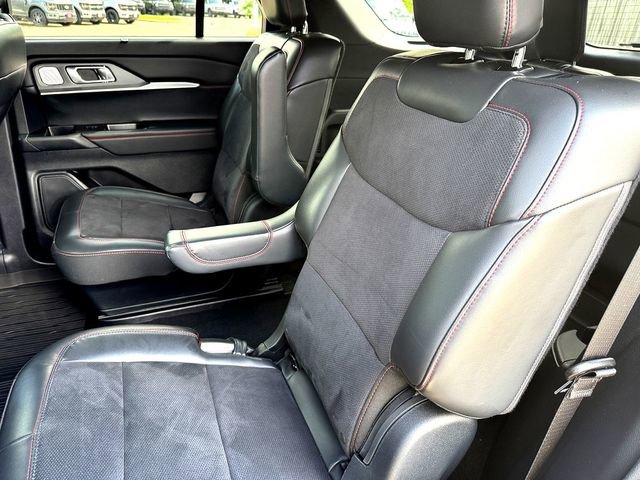 Used 2025 Ford Explorer ST AWD/4WD image 23