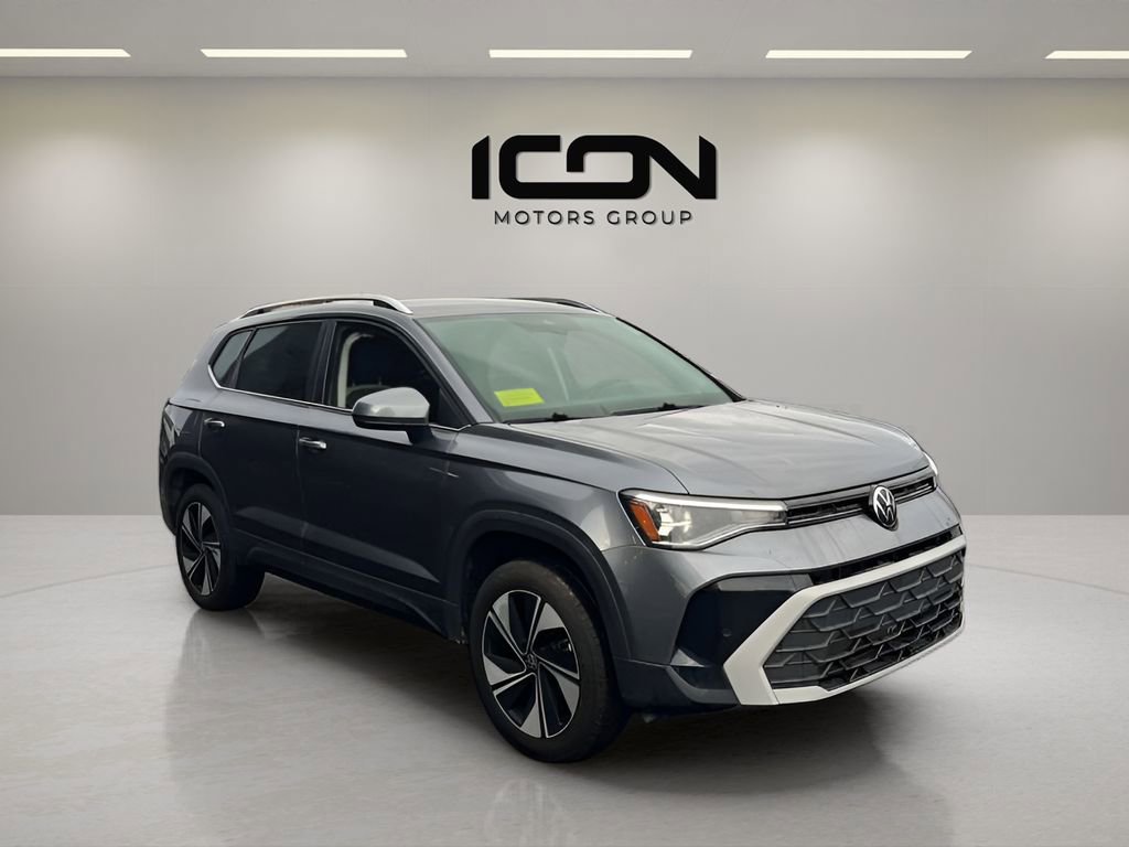 Used 2025 Volkswagen Taos SE AWD/4WD image 7