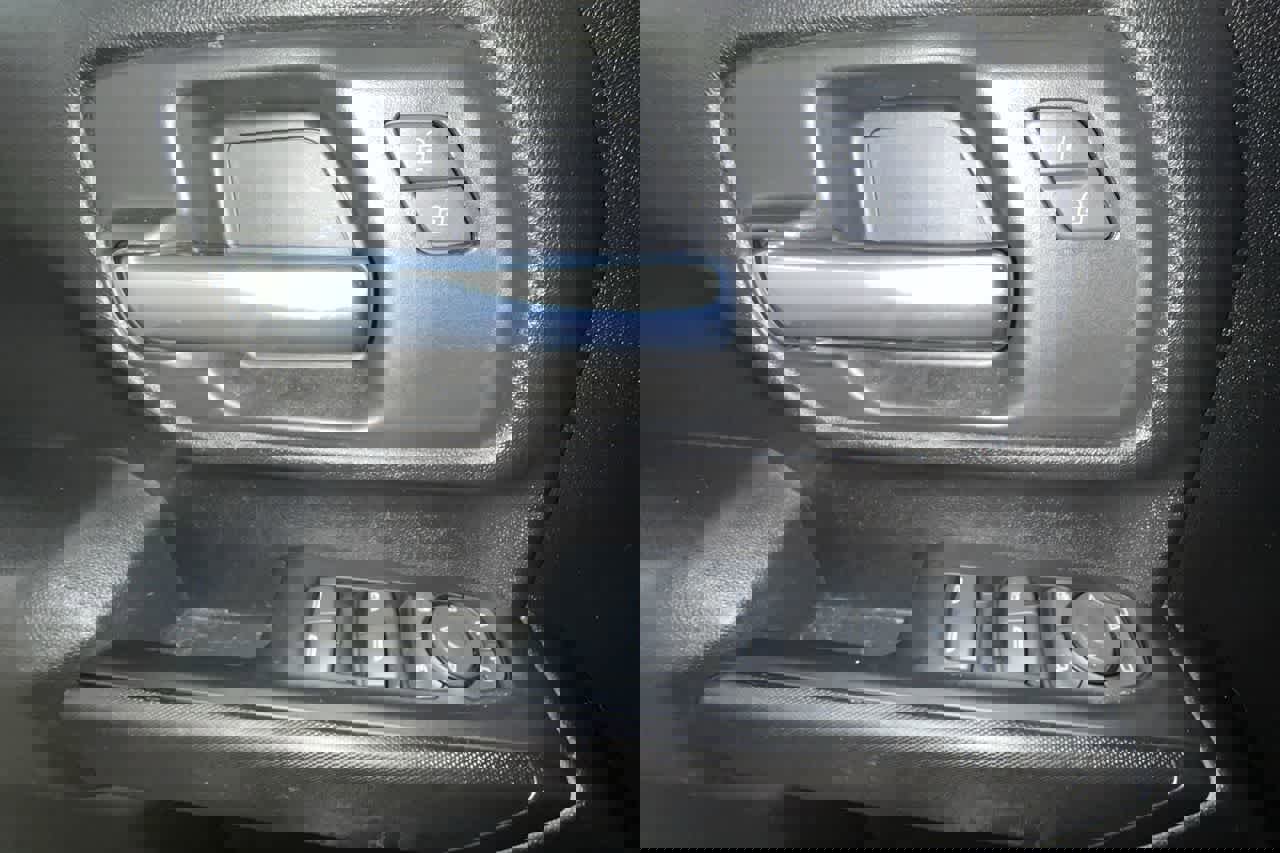 Used 2024 Chevrolet Silverado 2500 Custom w/ Custom Convenience Package image 12