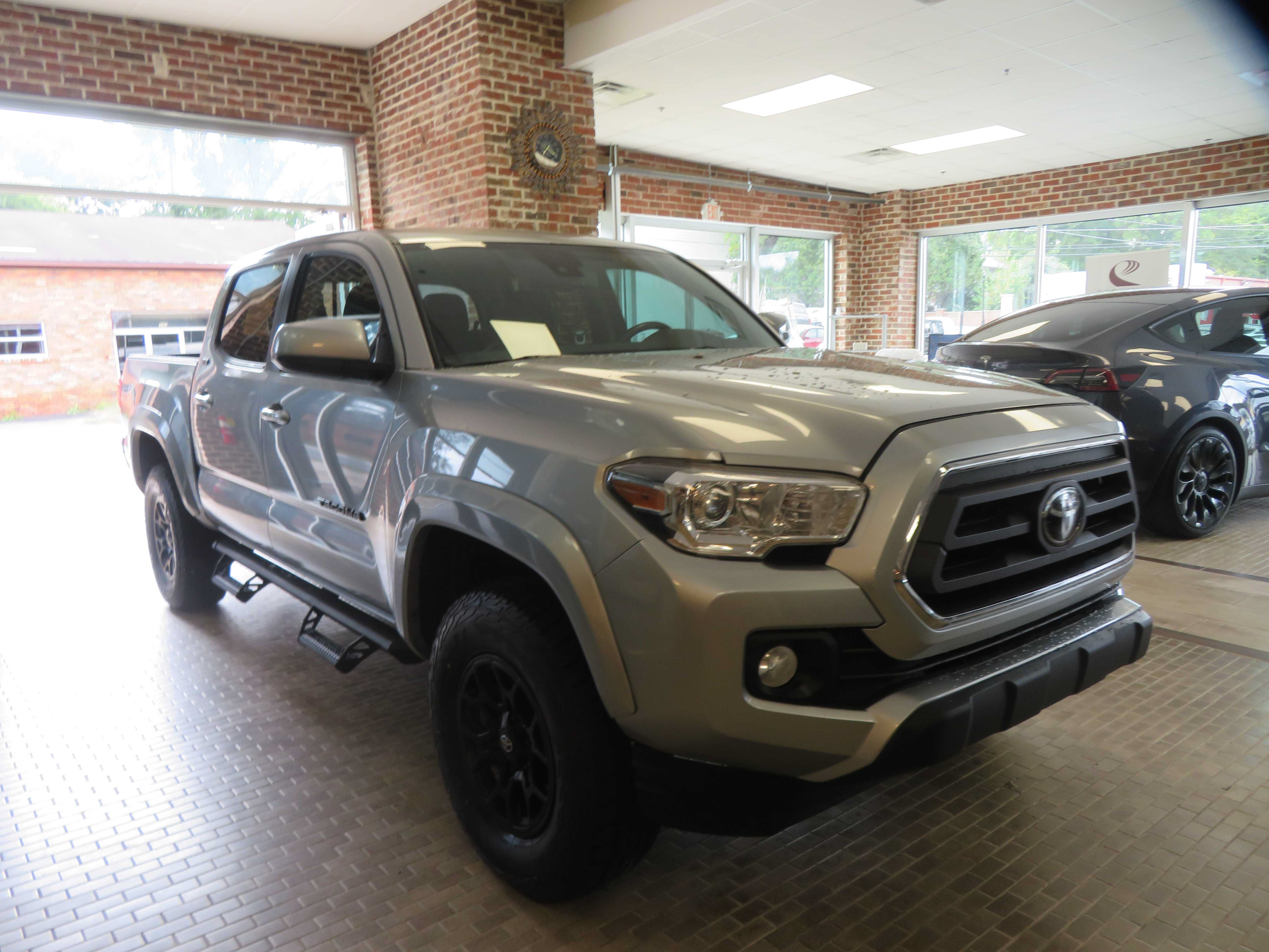 Used 2022 Toyota Tacoma SR5 RWD image 3
