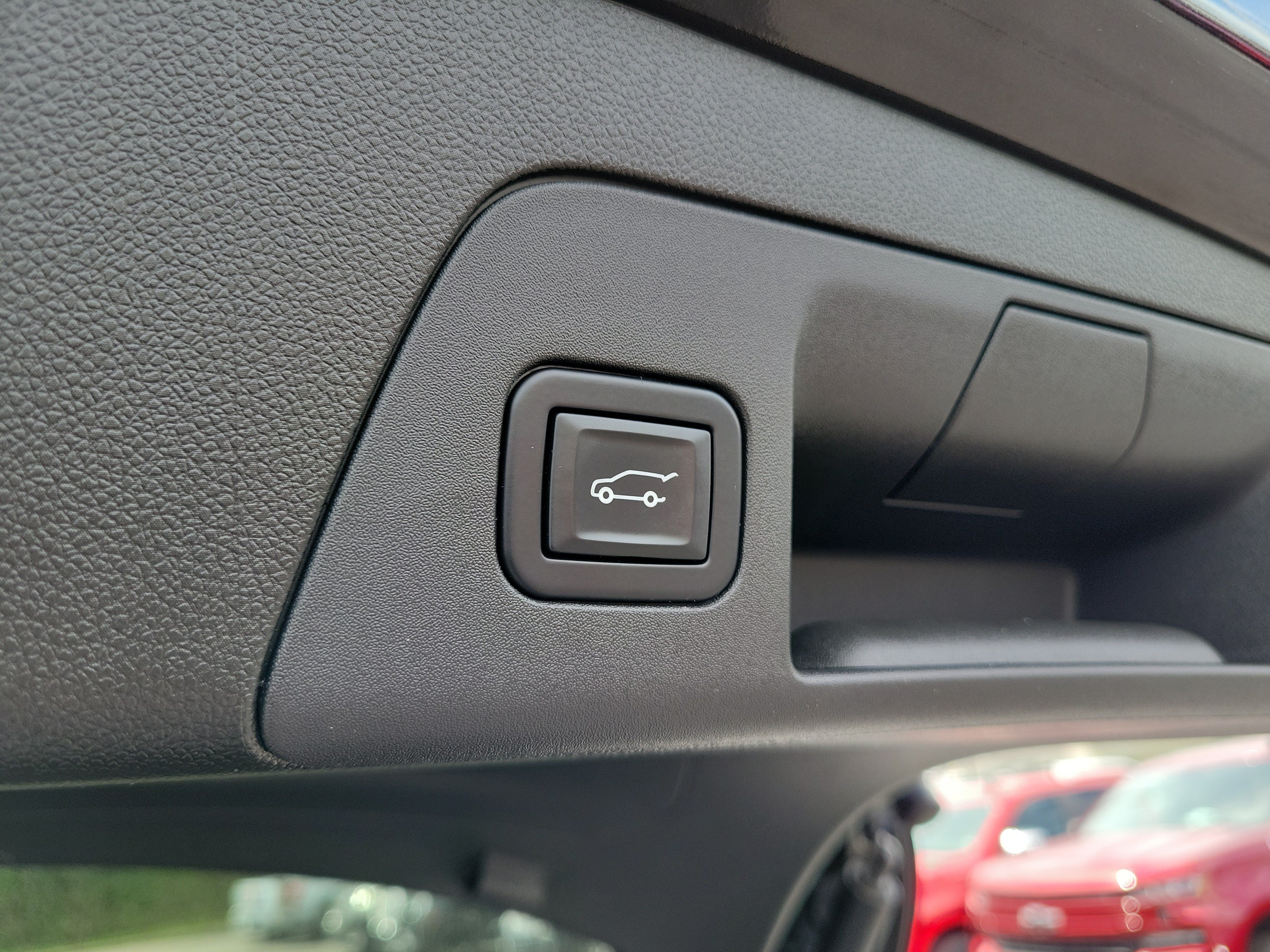Used 2022 Buick Envision Avenir w/ Technology Package II FWD image 9