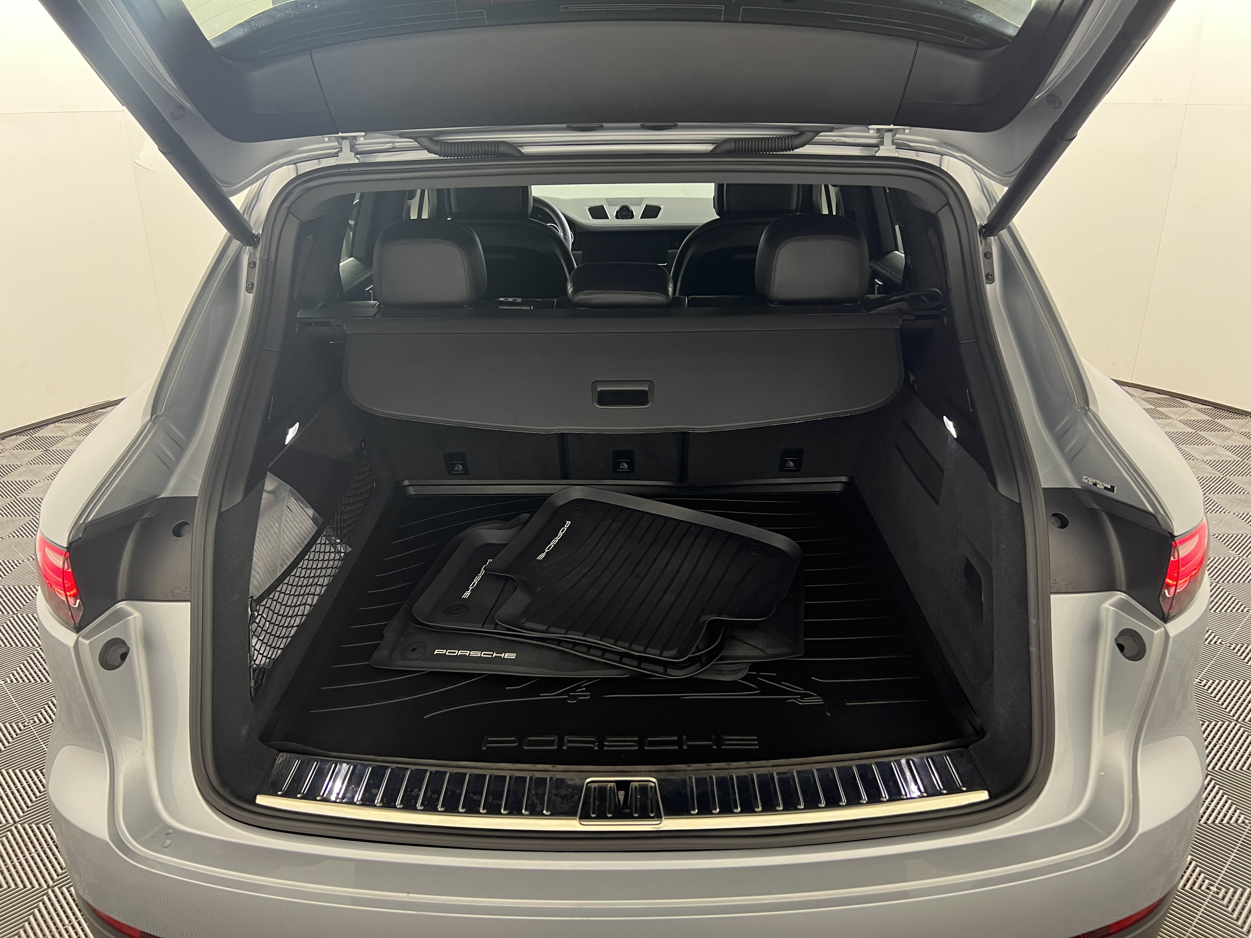 Certified 2023 Porsche Cayenne S AWD/4WD image 21