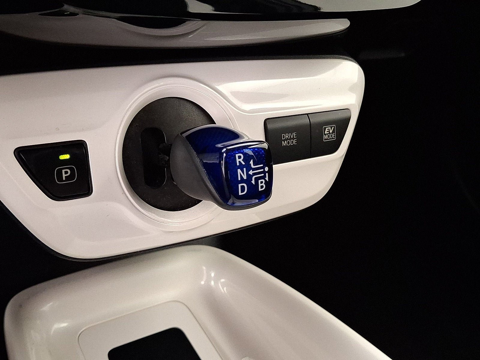 Certified 2017 Toyota Prius Three FWD image 4