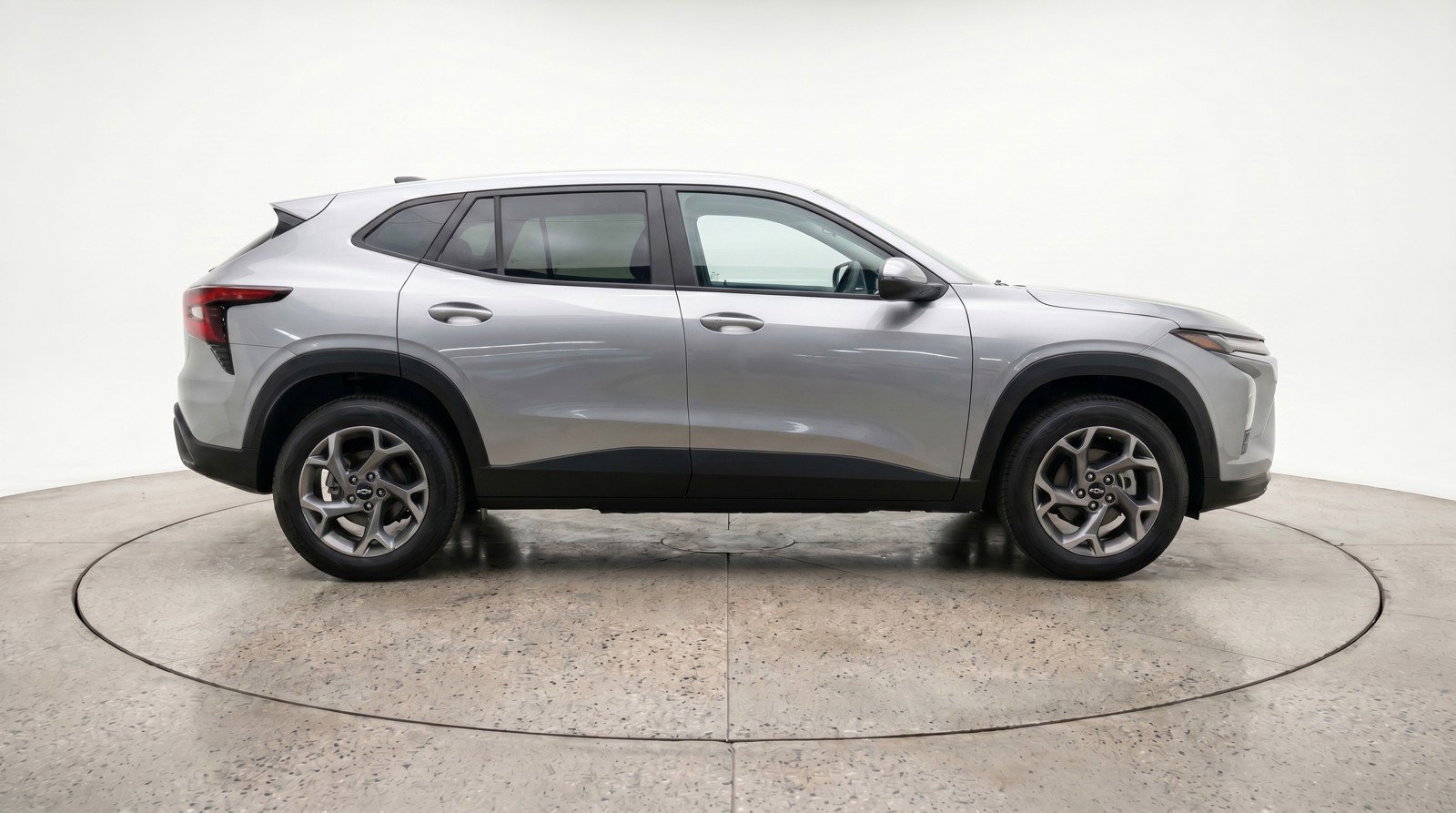 Used 2025 Chevrolet Trax LT FWD image 11