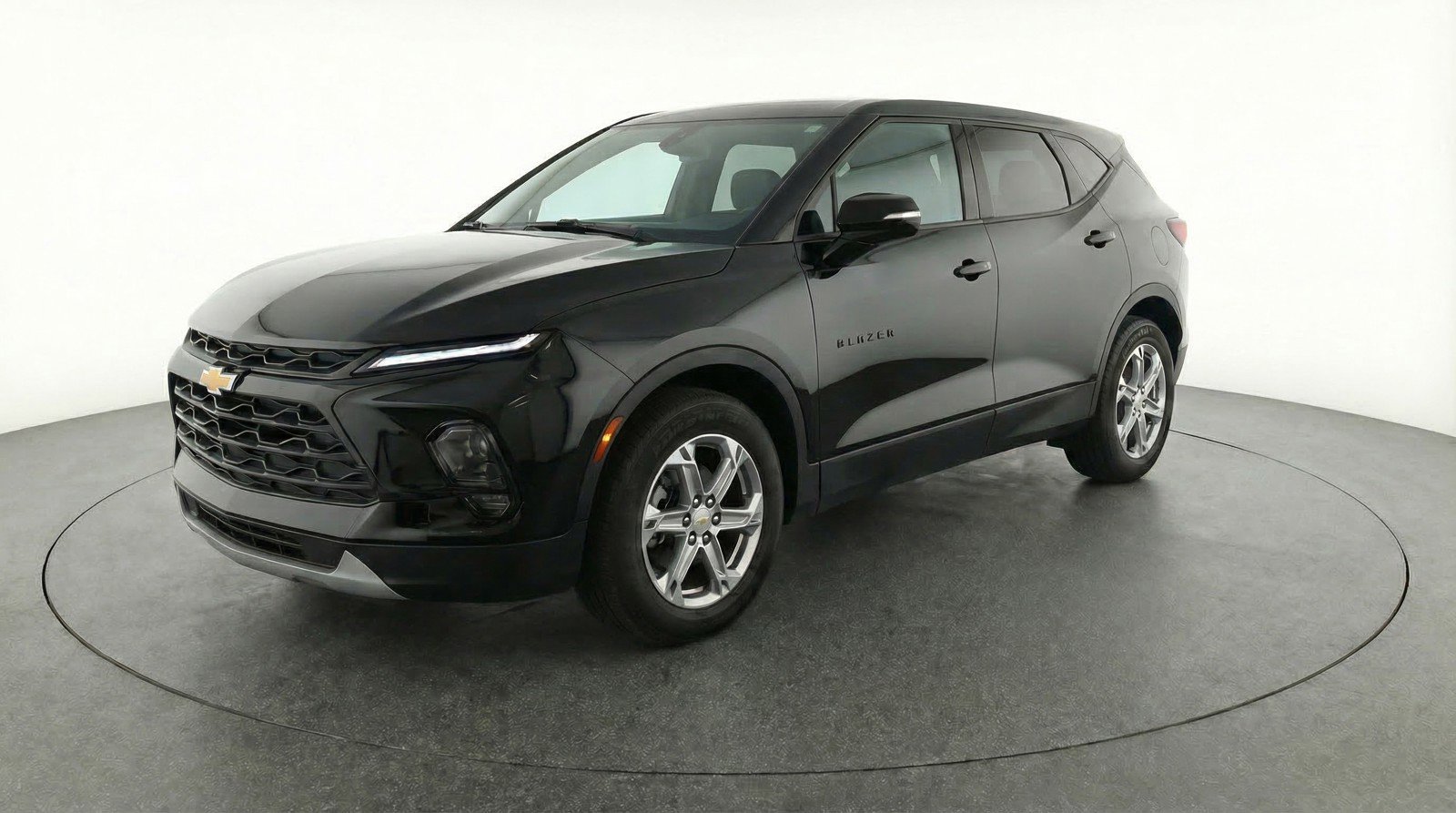 Used 2025 Chevrolet Blazer LT FWD image 3