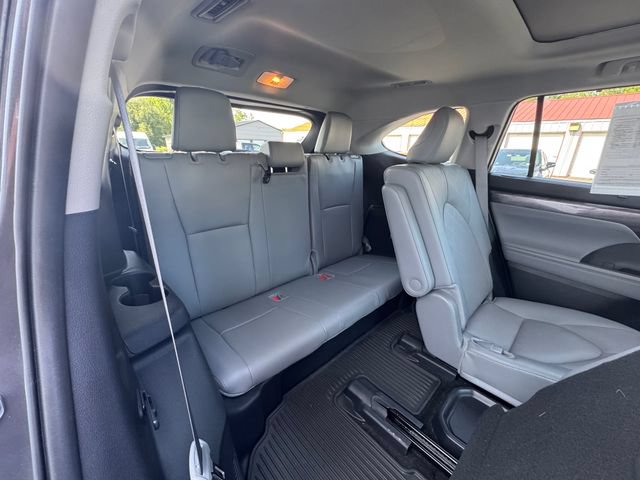 Used 2025 Toyota Highlander Platinum AWD/4WD image 67