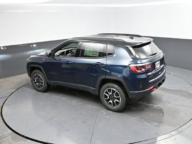New 2026 Jeep Compass Trailhawk w/ Trailer Tow Group AWD/4WD image 38