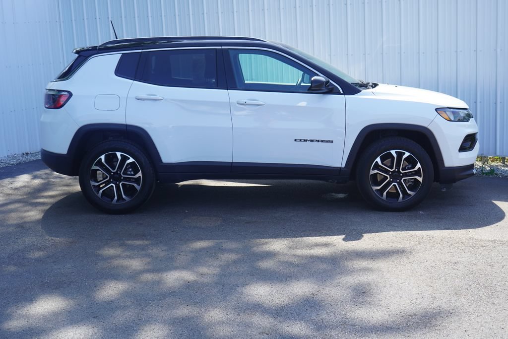 Used 2023 Jeep Compass Limited AWD/4WD image 2