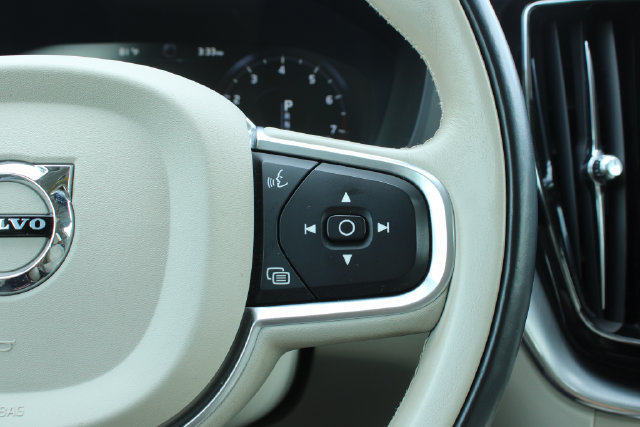 Used 2018 Volvo XC60 T6 Momentum w/ Convenience Package AWD/4WD image 25