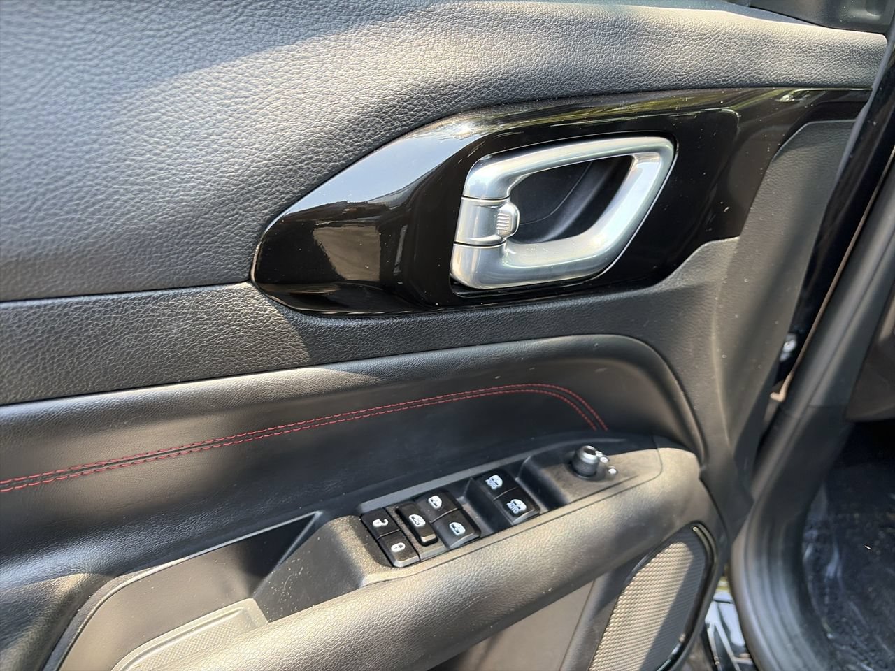 Used 2024 Jeep Compass Trailhawk AWD/4WD image 19