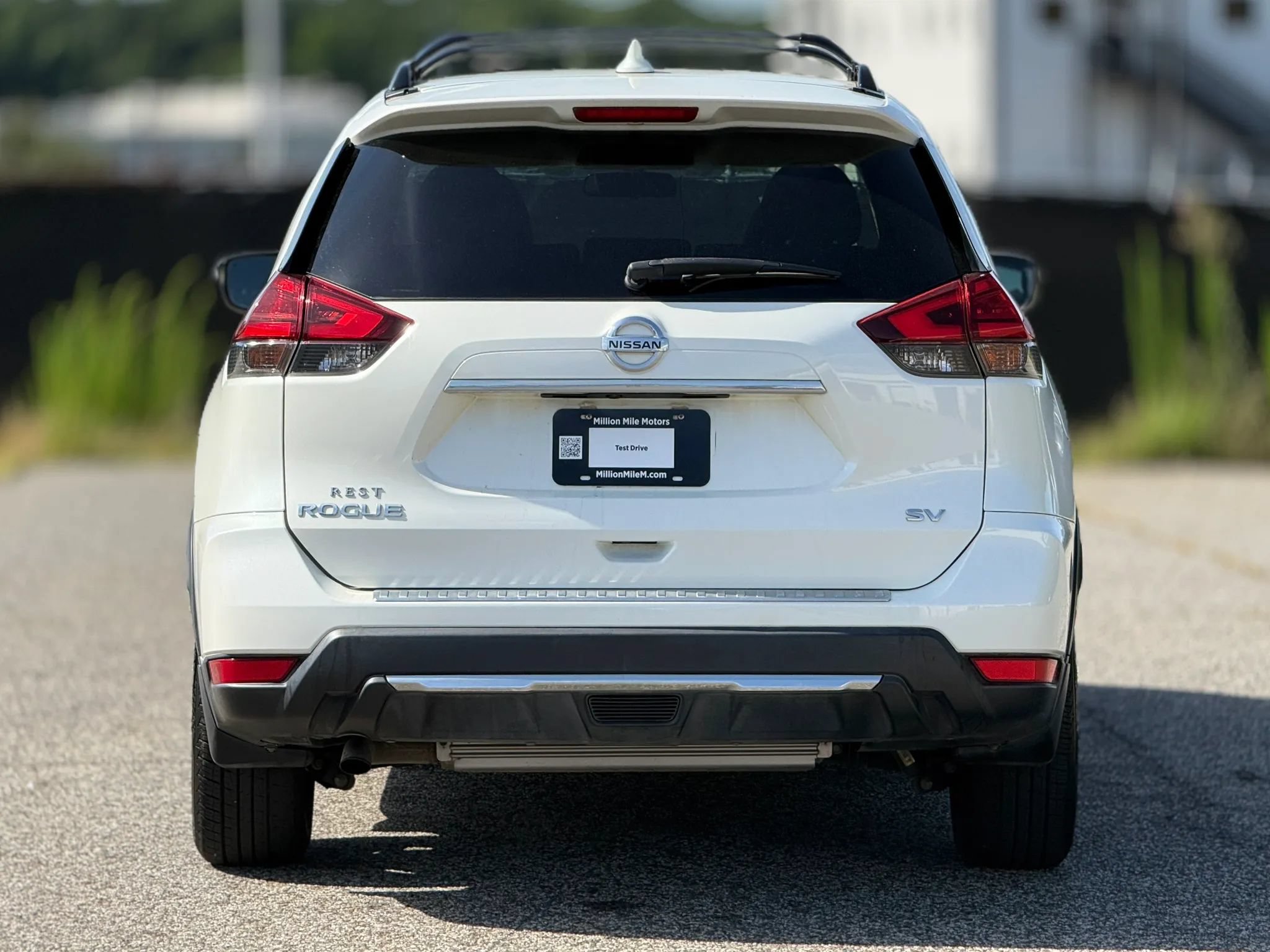 Used 2017 Nissan Rogue SV w/ Midnight Edition FWD image 4