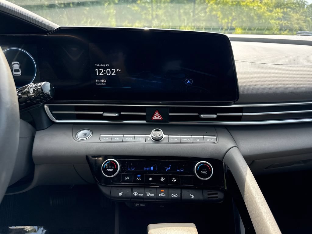 Used 2025 Hyundai Elantra SEL FWD image 18
