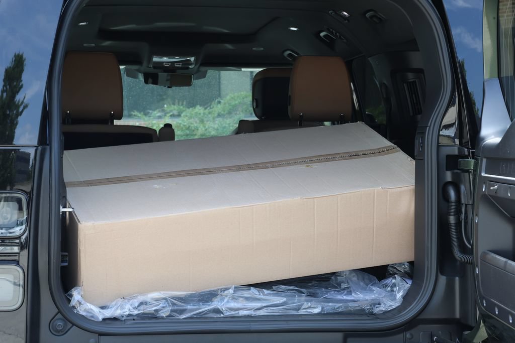 New 2026 Land Rover Defender 130 X-Dynamic SE AWD/4WD image 9