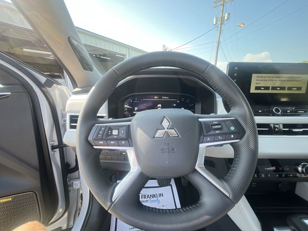 New 2025 Mitsubishi Outlander SE image 14