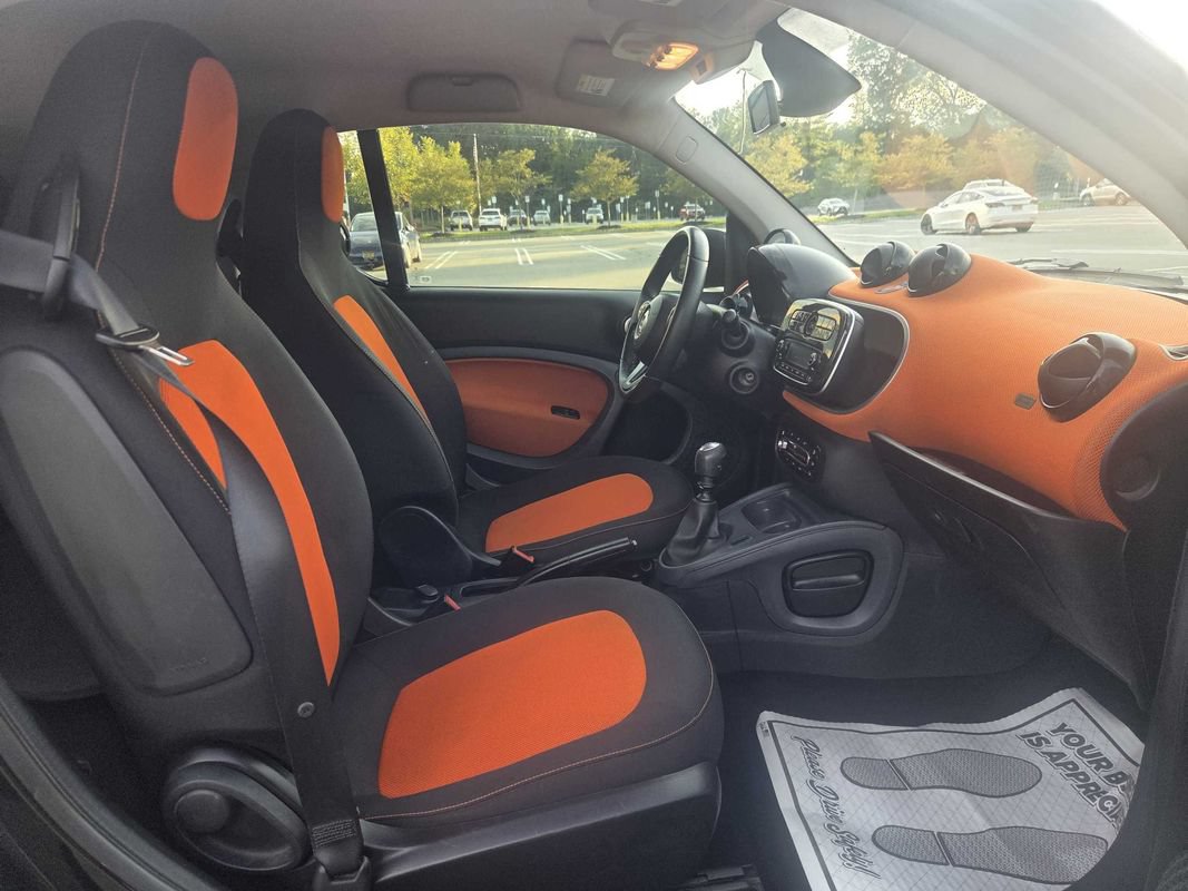 Used 2016 smart fortwo passion RWD image 13