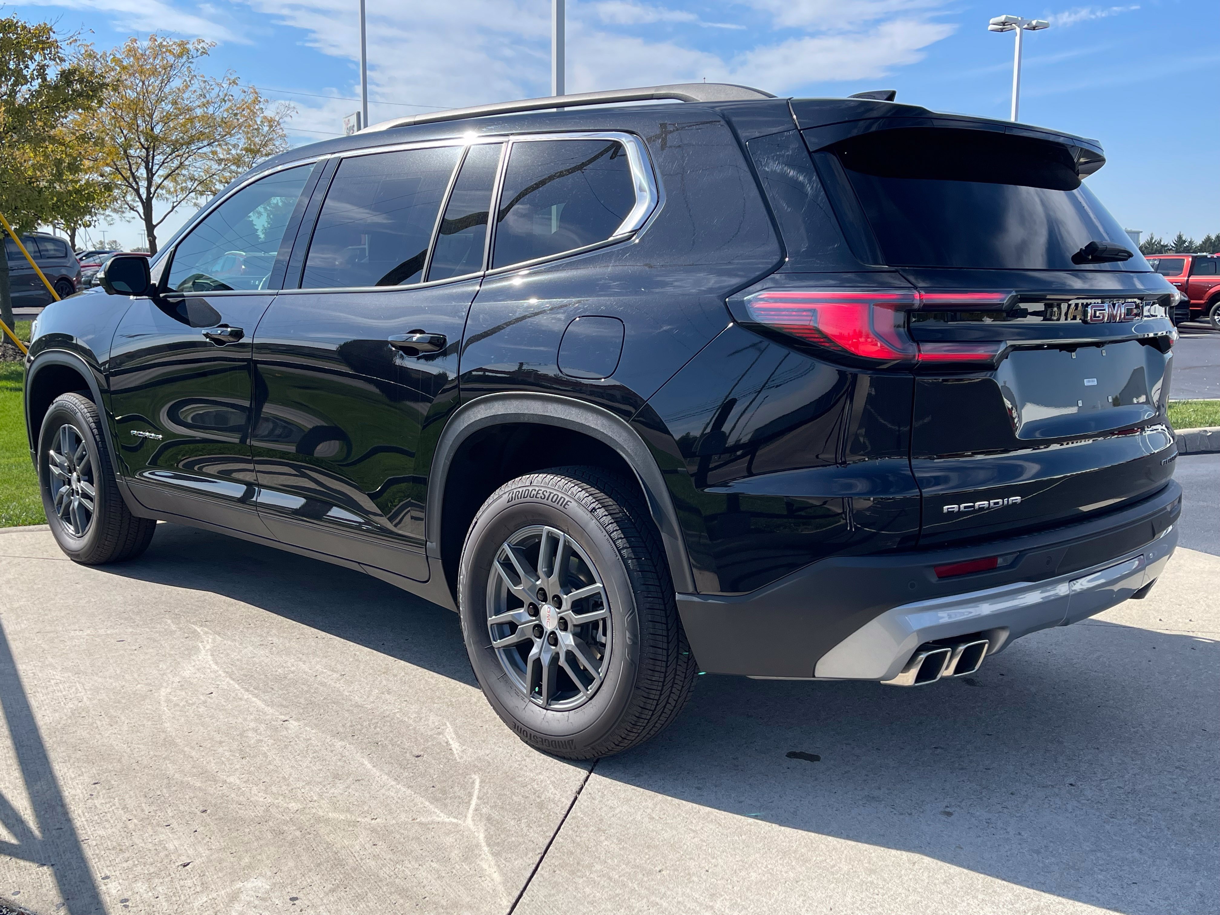 Used 2025 GMC Acadia Elevation FWD image 5
