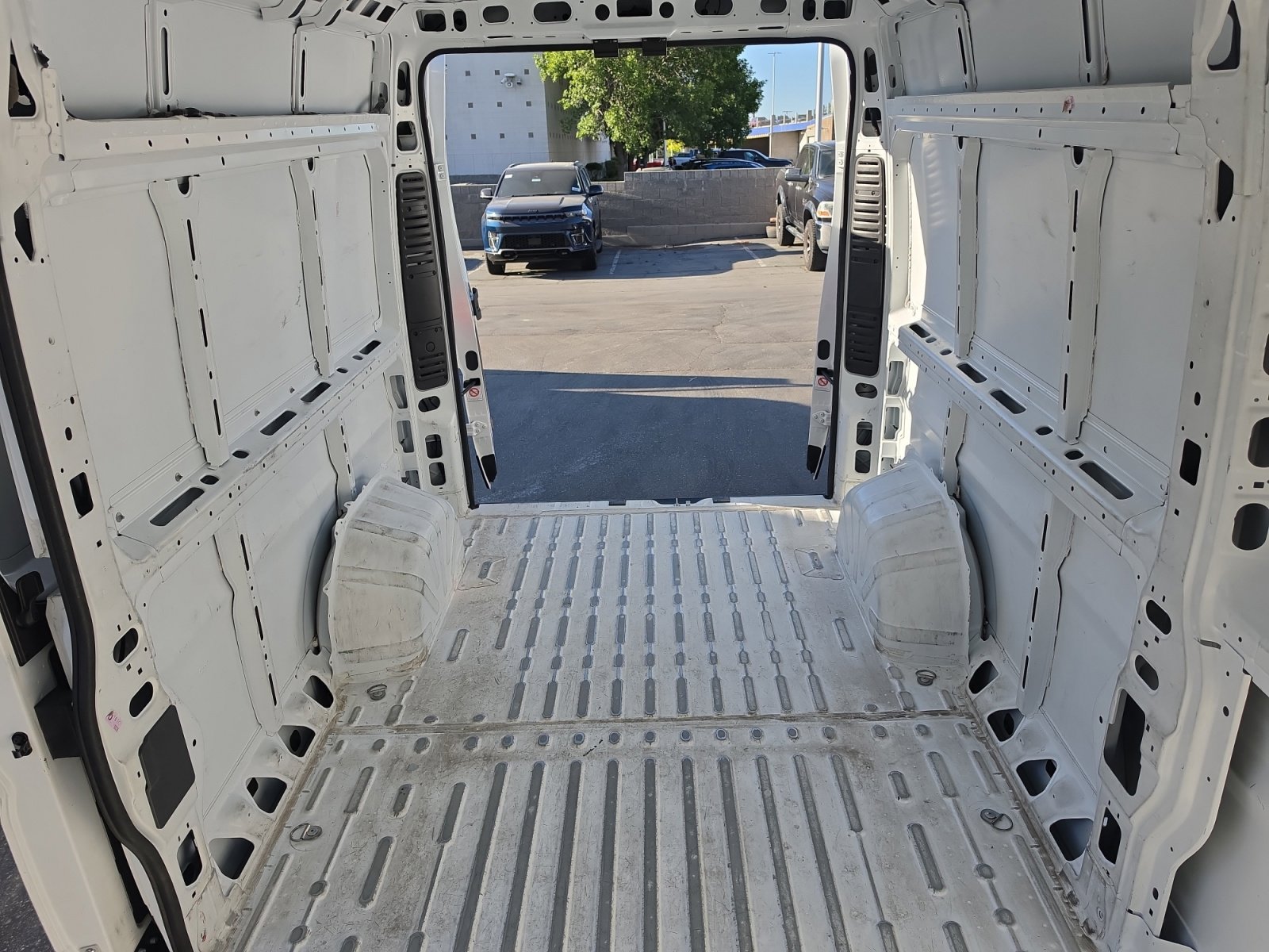Used 2025 RAM ProMaster 2500 w/ Convenience Group FWD image 32