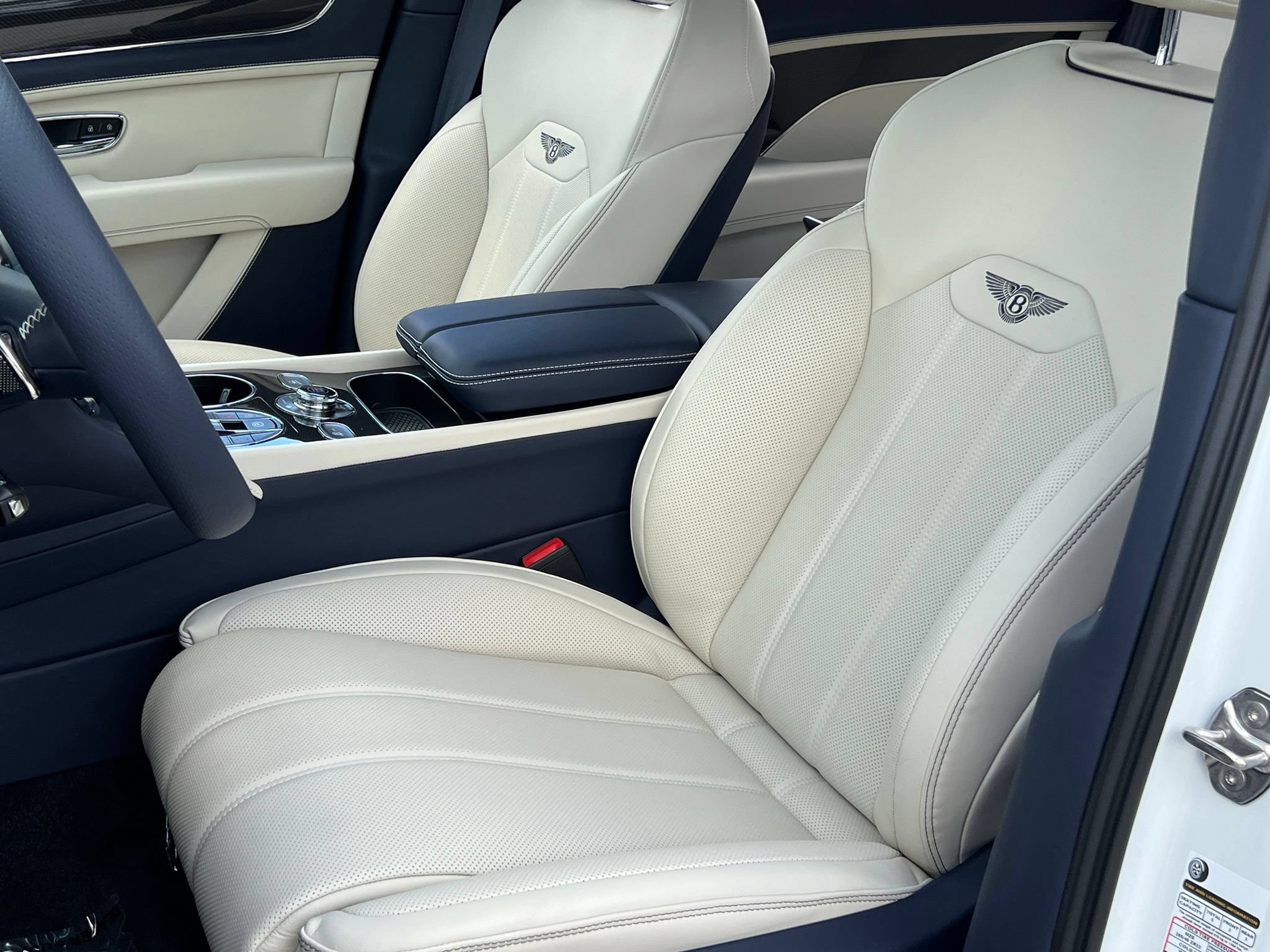 New 2026 Bentley Bentayga Extended Wheelbase AWD/4WD image 17