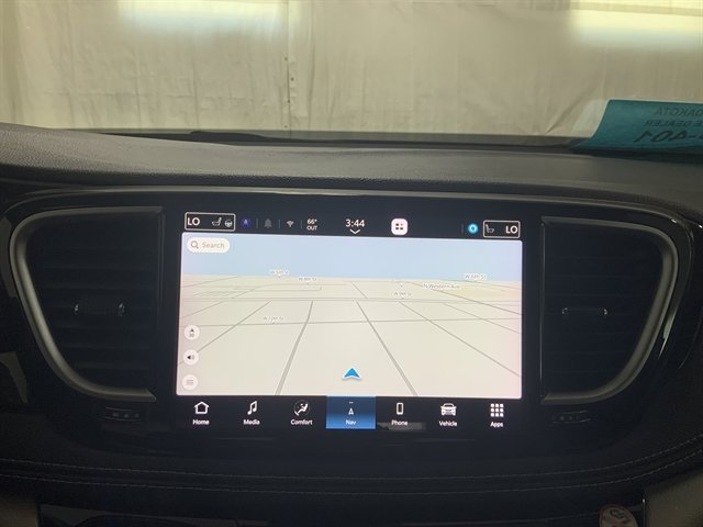 Used 2023 Chrysler Pacifica Limited image 32