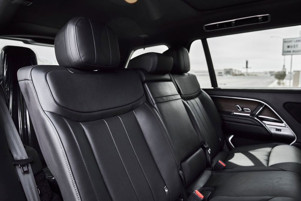 Used 2025 Land Rover Range Rover Long Wheelbase SE image 37