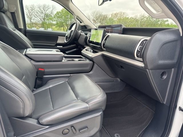 Used 2025 Ford Expedition Active image 22