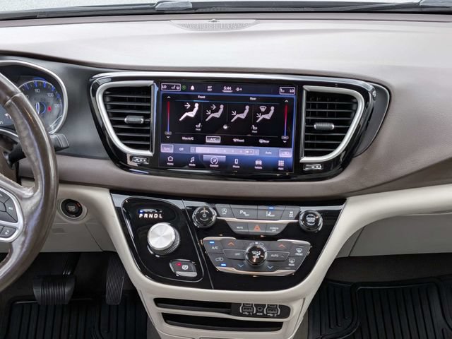 Used 2021 Chrysler Pacifica Touring-L FWD image 18