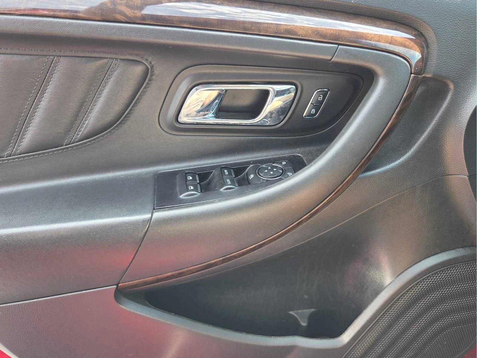 Used 2018 Ford Taurus Limited FWD image 22