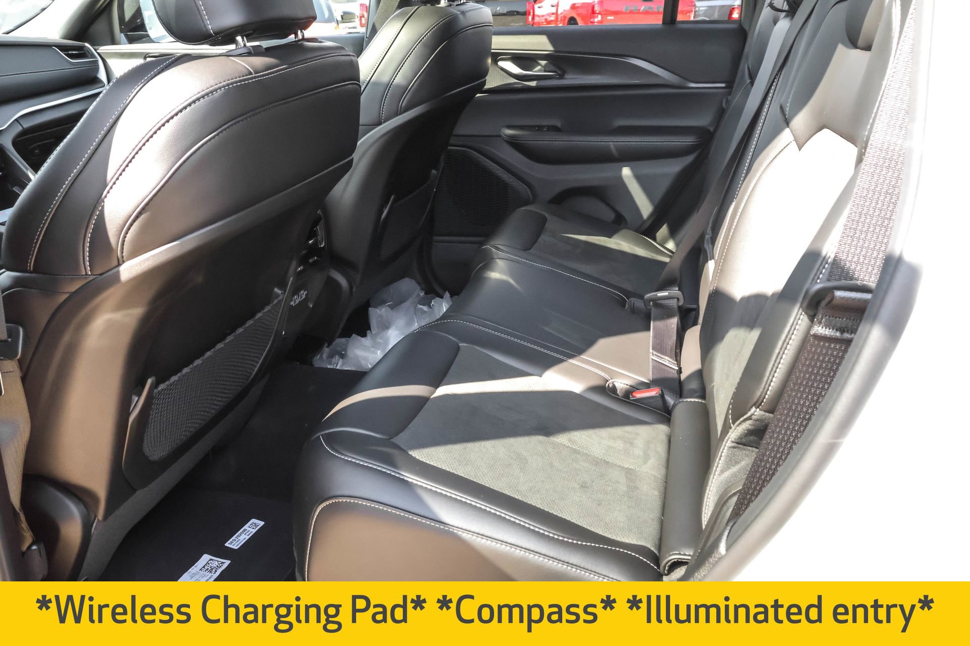 New 2025 Jeep Grand Cherokee Altitude image 15