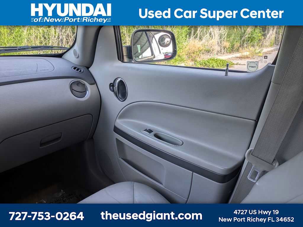 Used 2010 Chevrolet HHR LT FWD image 18