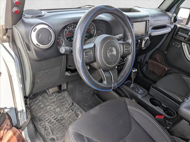 Used 2015 Jeep Wrangler Unlimited Sahara AWD/4WD image 9