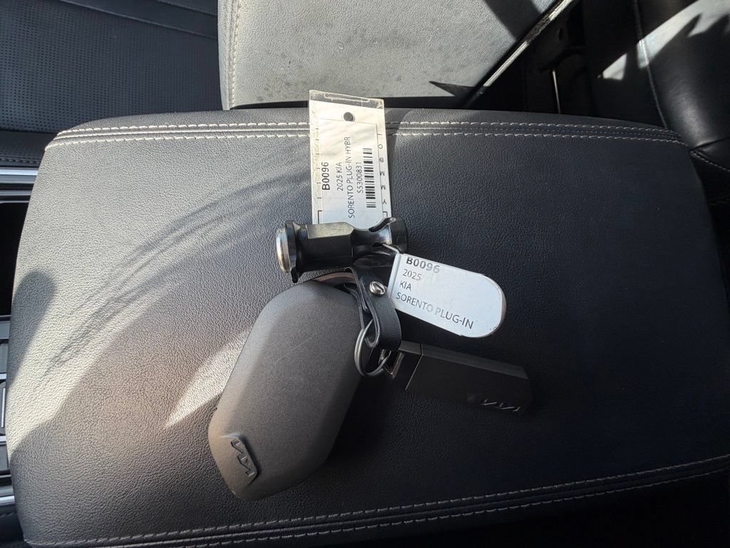 Used 2025 Kia Sorento EX AWD/4WD image 38