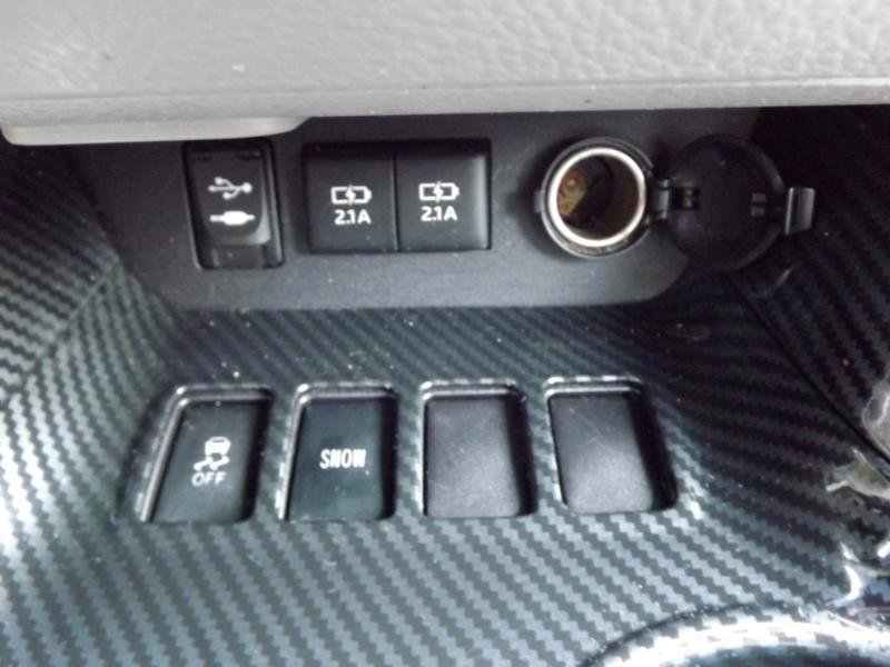 Used 2017 Toyota Highlander LE w/ Carpet Mat Package FWD image 20