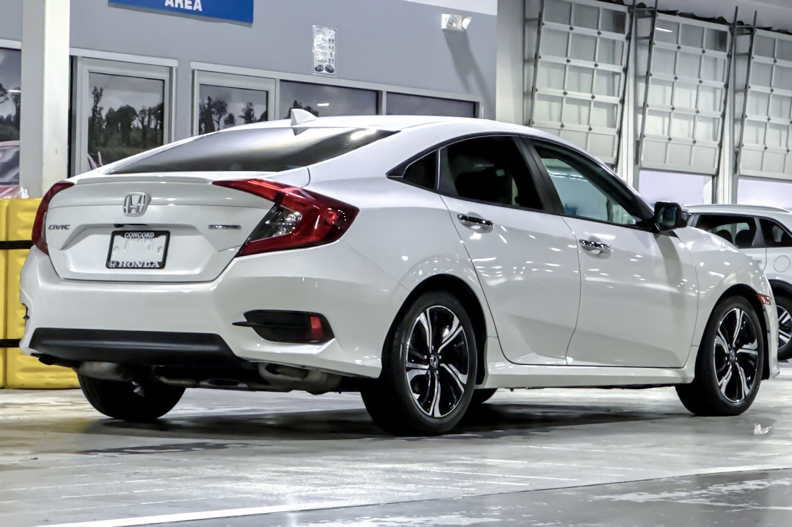 Used 2018 Honda Civic Touring image 8