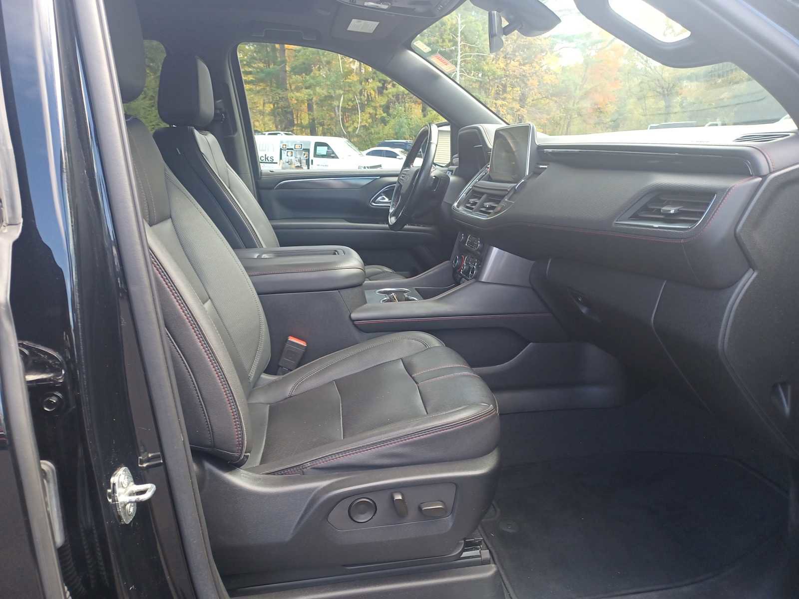 Used 2022 Chevrolet Tahoe RST w/ Luxury Package AWD/4WD image 35