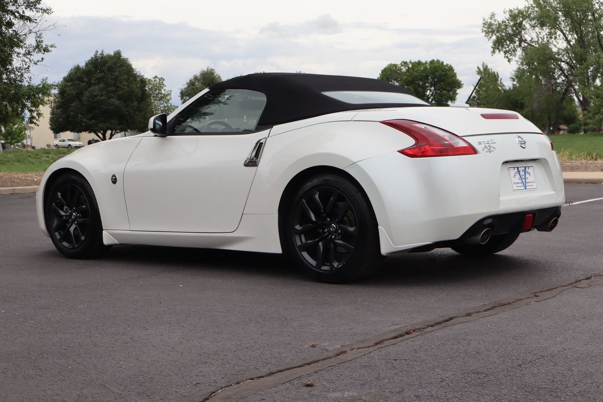 Used 2019 Nissan 370Z Touring RWD image 7
