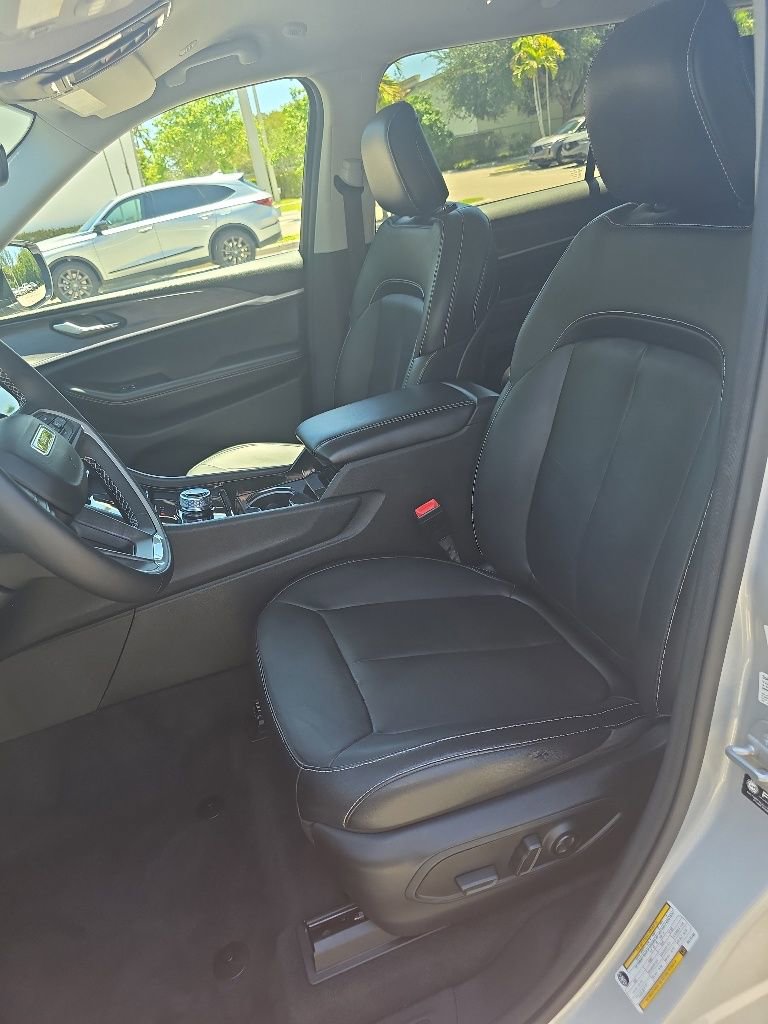 Used 2021 Jeep Grand Cherokee L Limited RWD image 19