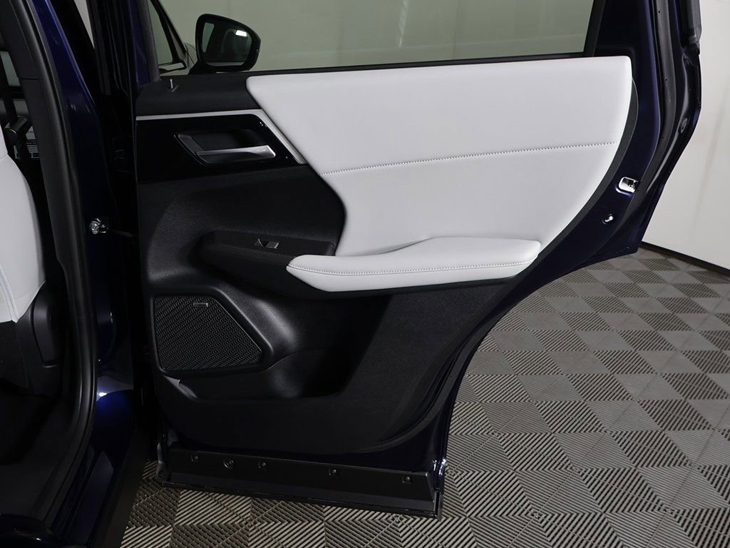 New 2025 Mitsubishi Outlander SE image 28