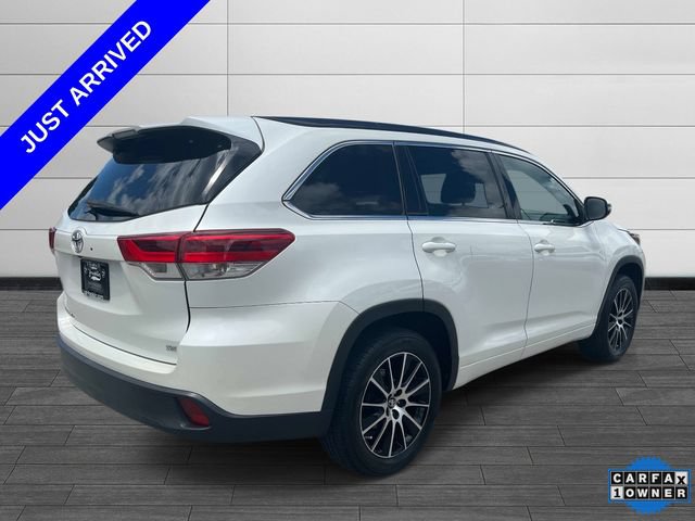 Used 2017 Toyota Highlander SE FWD image 3