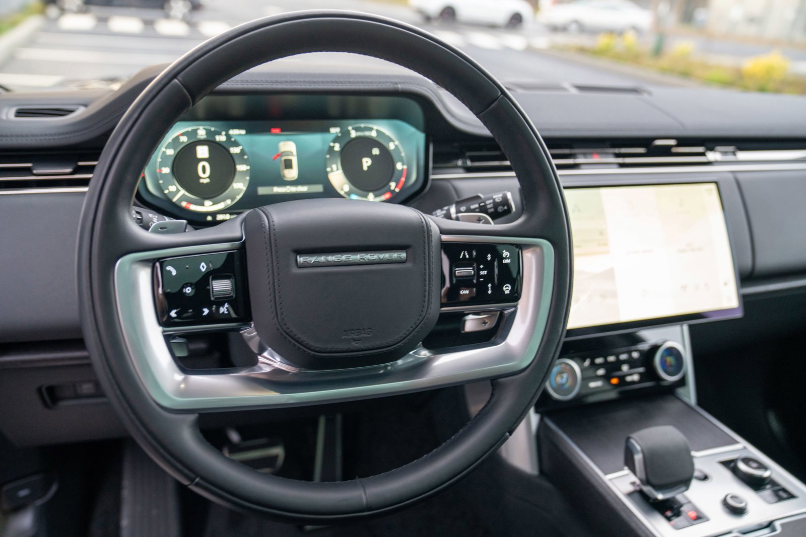 Used 2023 Land Rover Range Rover SE image 12