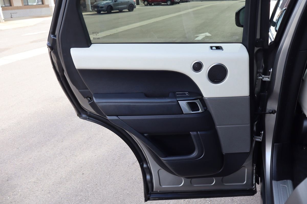 Used 2018 Land Rover Range Rover Sport HSE image 24