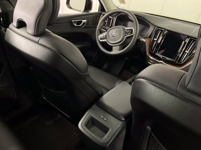 Used 2024 Volvo XC60 B5 Plus w/ Protection Package Premier AWD/4WD image 32