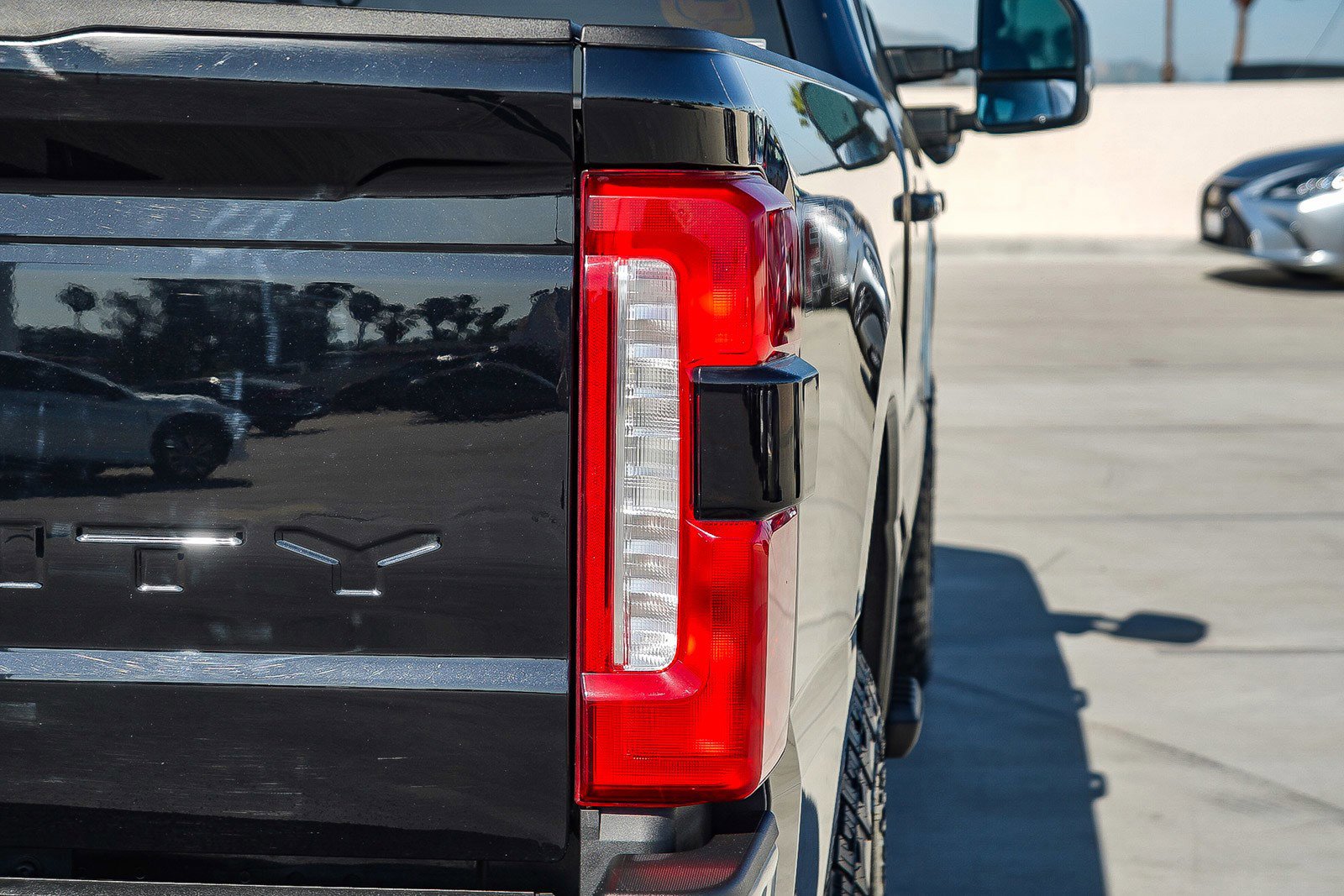 Used 2023 Ford F250 Lariat w/ Lariat Ultimate Package image 8