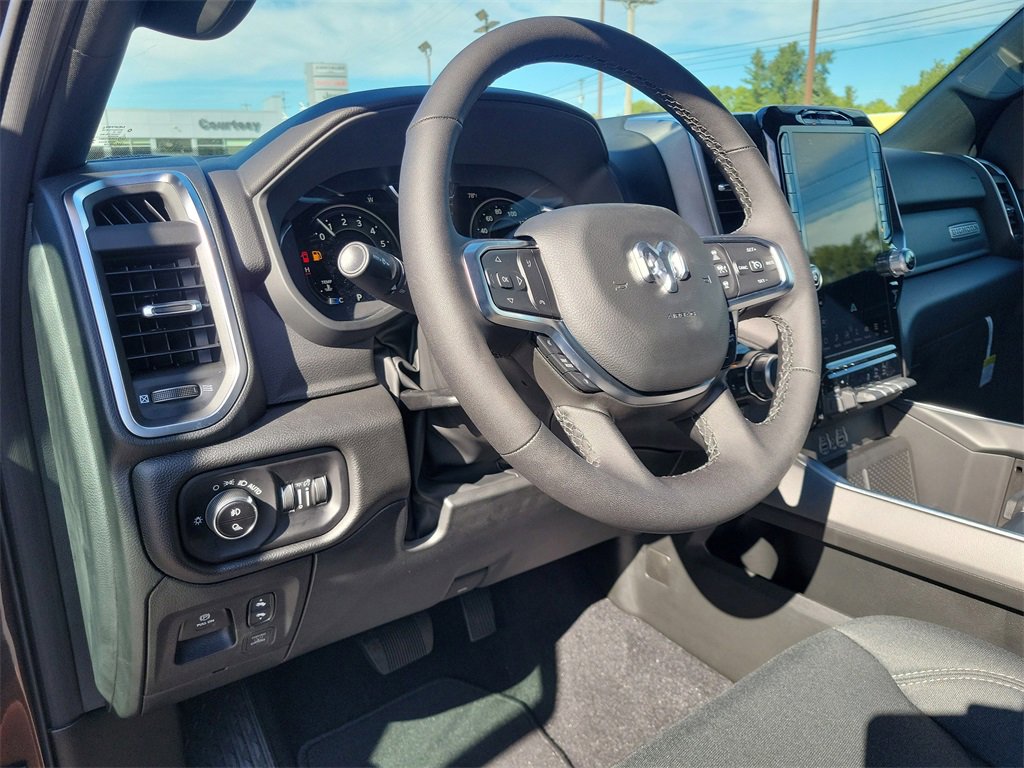 New 2026 RAM 1500 4x4 Crew Cab image 34