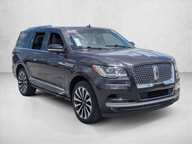 Used 2024 Lincoln Navigator Reserve AWD/4WD image 3