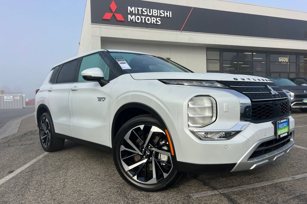 New 2025 Mitsubishi Outlander SE image 2