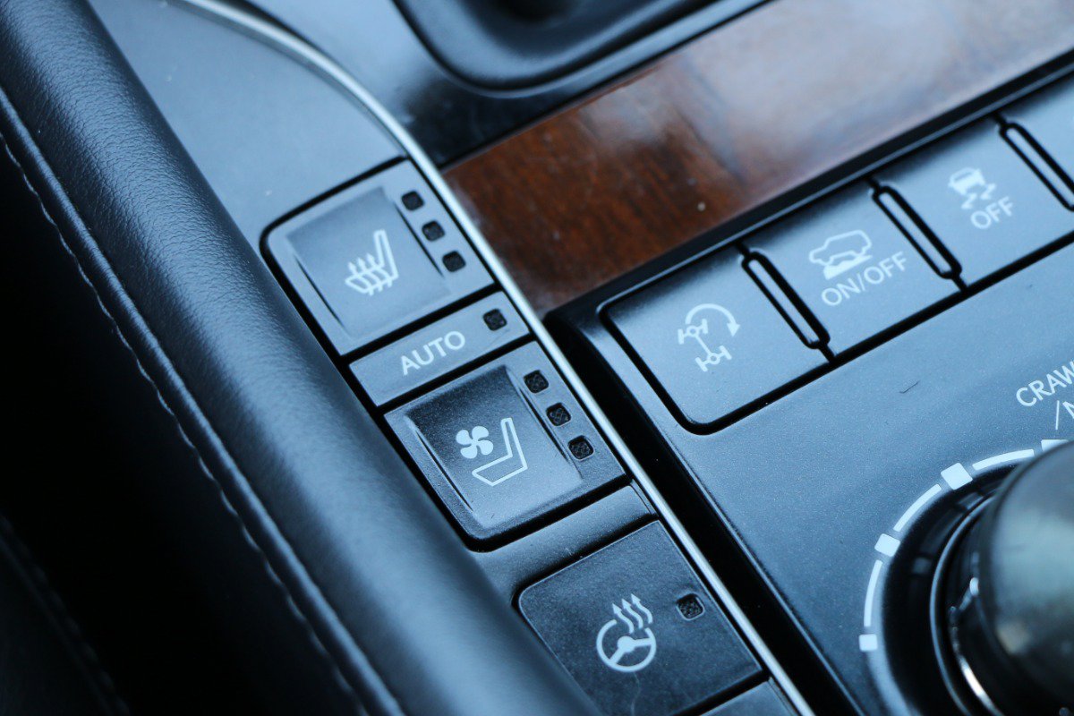 Used 2021 Lexus LX 570 4WD w/ Luxury Package image 26