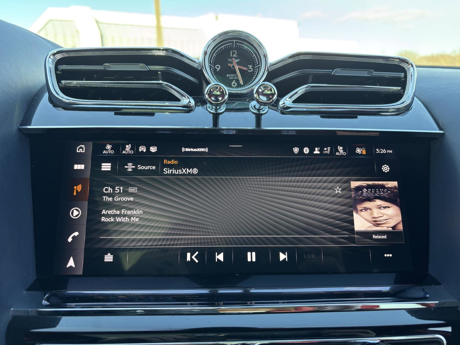 Used 2022 Bentley Bentayga image 22