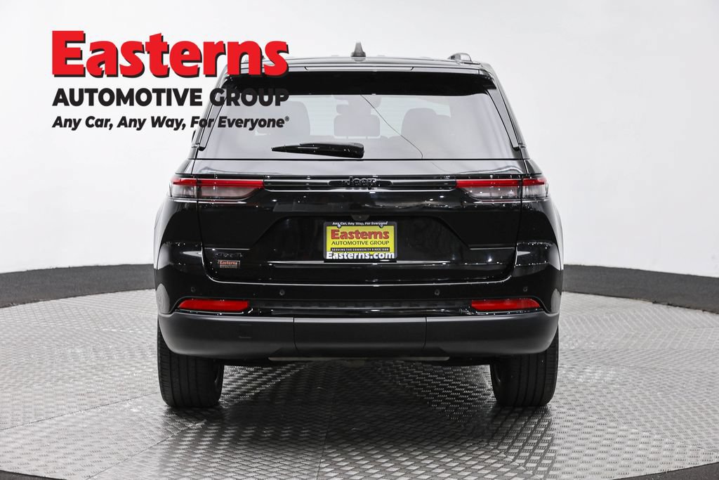 Used 2024 Jeep Grand Cherokee Altitude AWD/4WD image 6