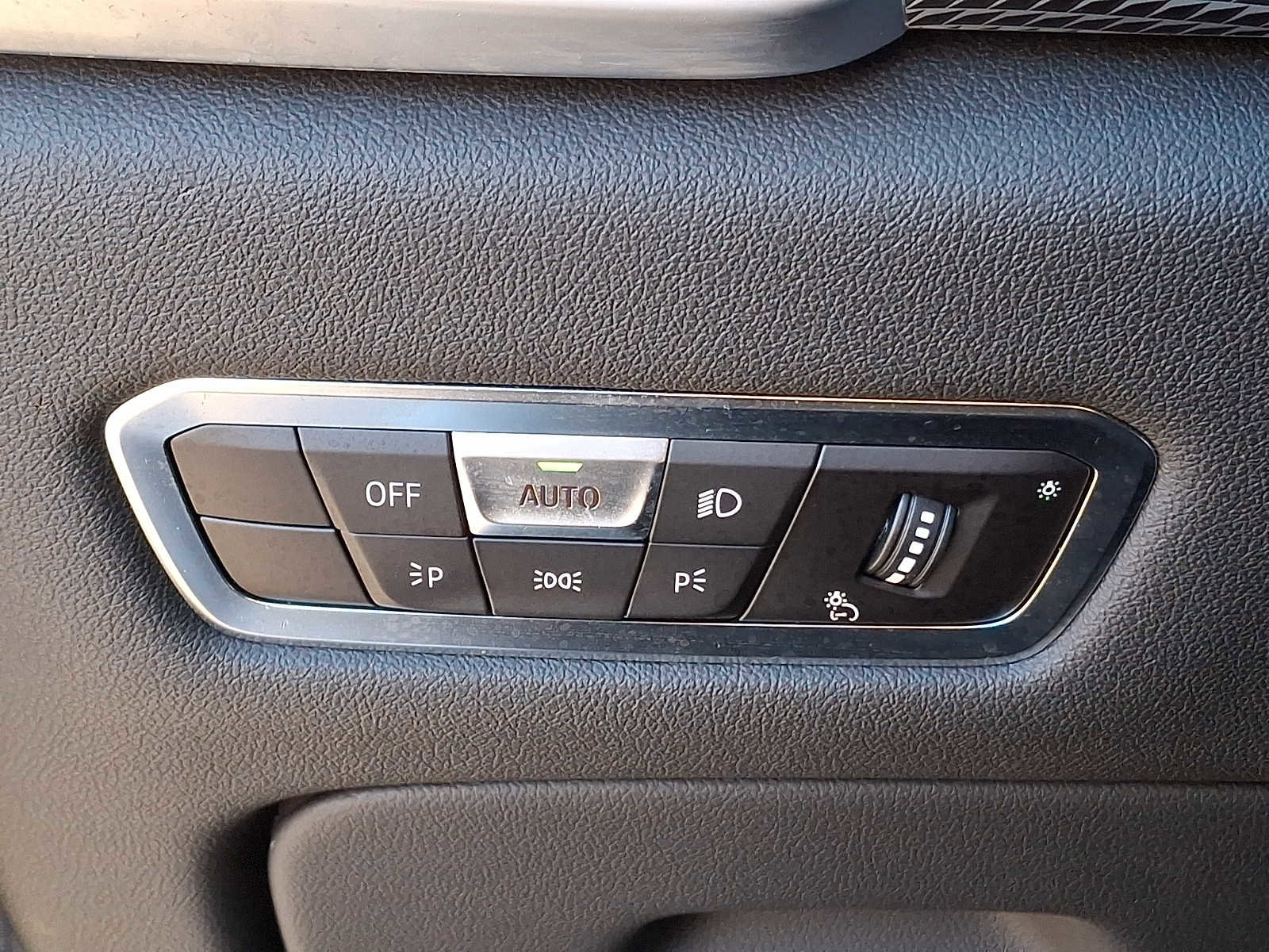 Used 2022 BMW X5 xDrive40i w/ M Sport Package image 25