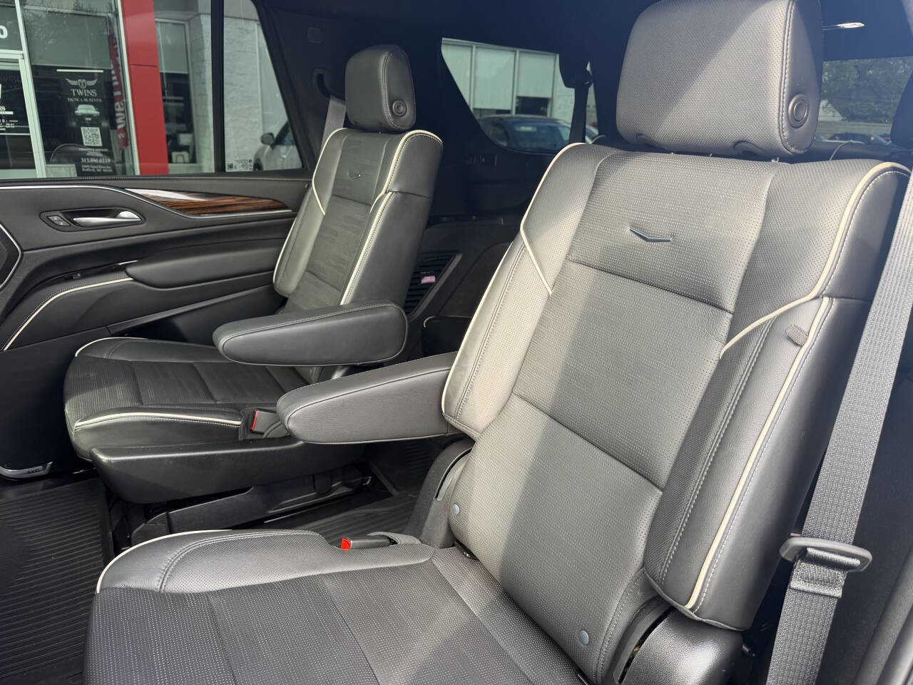 Used 2024 Cadillac Escalade Premium Luxury w/ LPO, Floor Liner Package AWD/4WD image 19